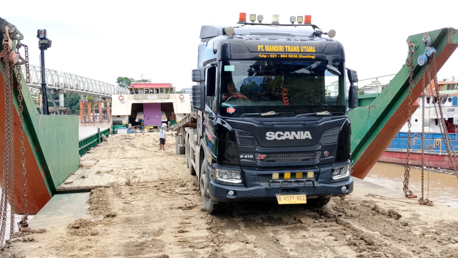 Armada Mandiri Trucking saat operasional